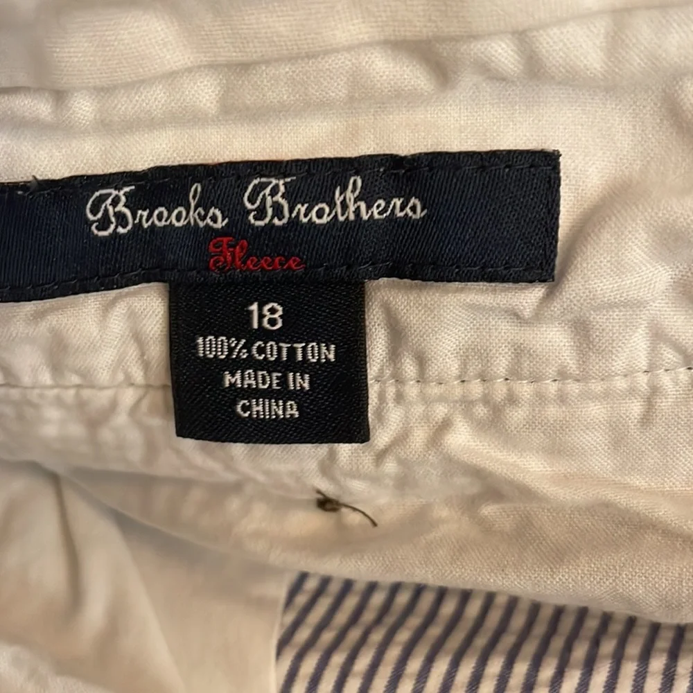 Boys Brooks Brothers shorts. - Picture 2 of 3